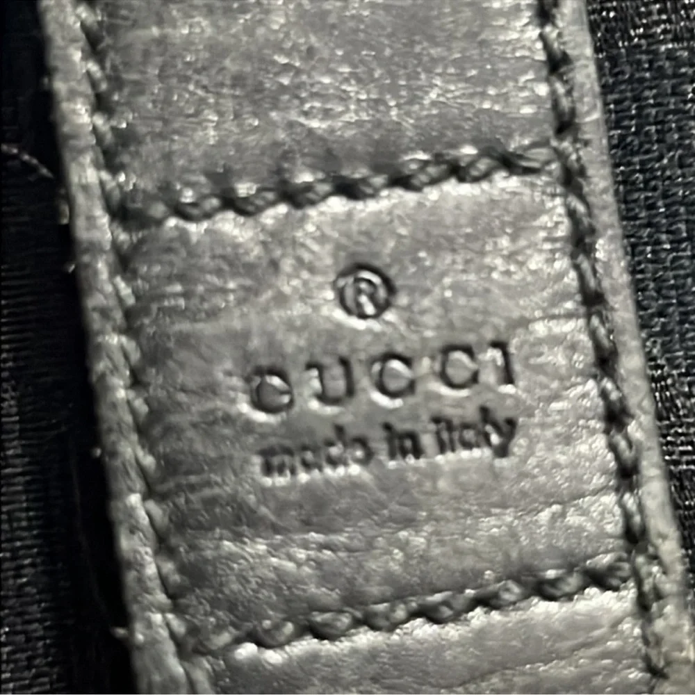Authentic Gucci luxury designer GG signature canvas & leather messenger bag